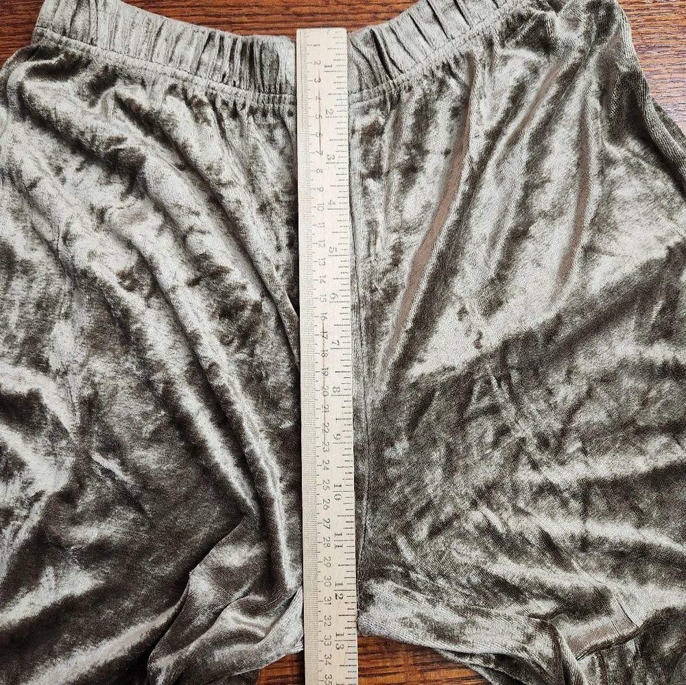 Carol Little cropped crushed velvet looking size Medium lounge Pants